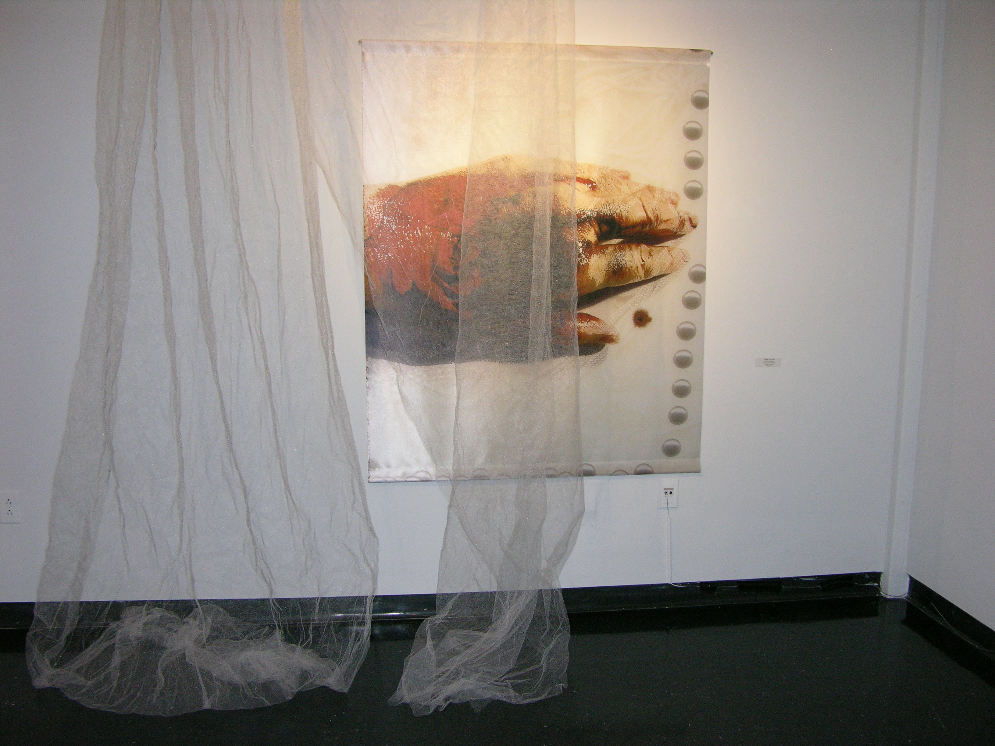 Main a la rose installation